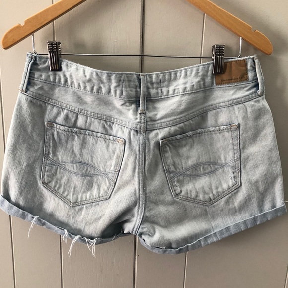 ABERCROMBIE & FITCH Sz 8 Cuffed Hem Jean Shorts - Picture 3 of 8